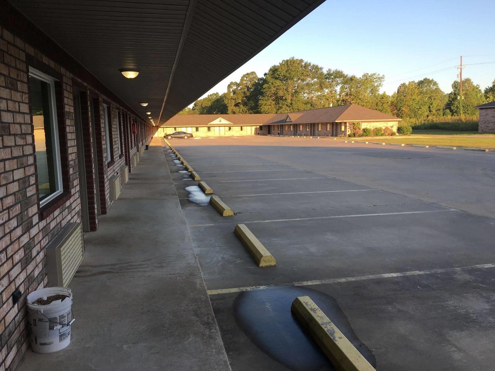 Montigo Inn Leesville Exterior photo
