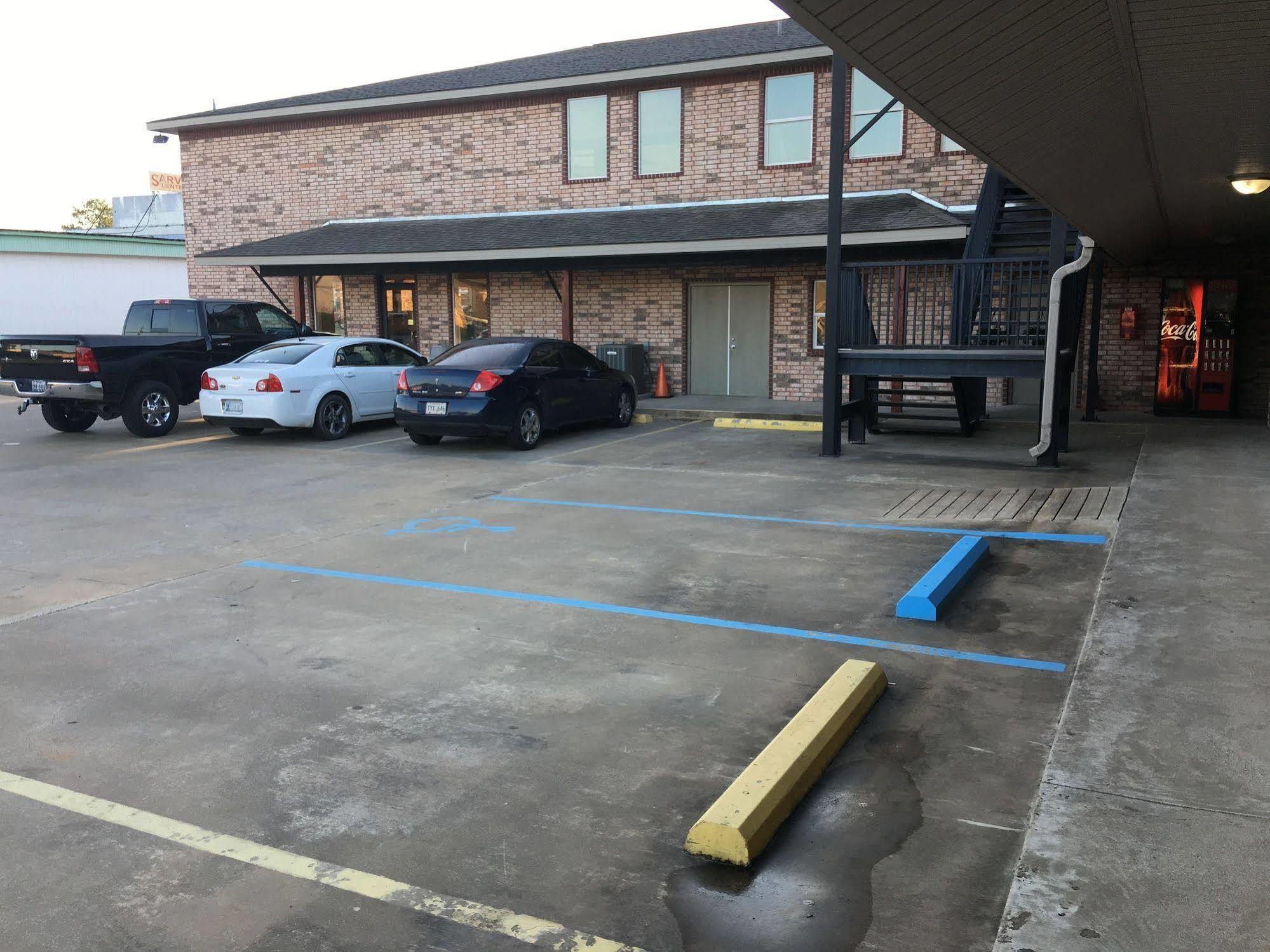 Montigo Inn Leesville Exterior photo